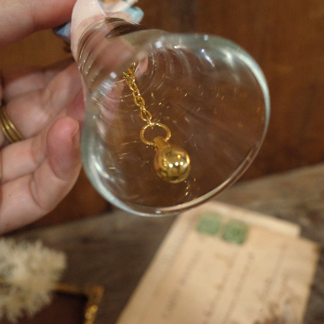 義大利老件.塑料拉小提琴小天使.玻璃手搖鈴.鈴鐺.擺件.#收藏品