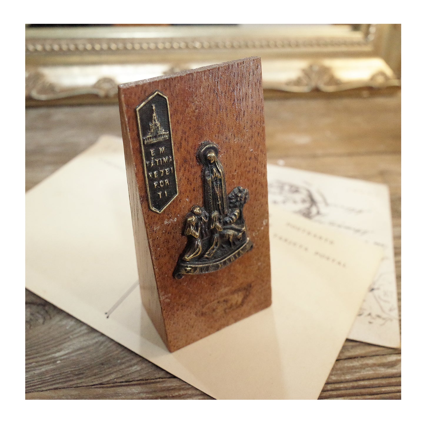 葡萄牙老件.法蒂瑪聖母祈禱小木製擺飾.浮雕金屬木頭裝飾宗教小擺件.祈福紀念品#收藏品