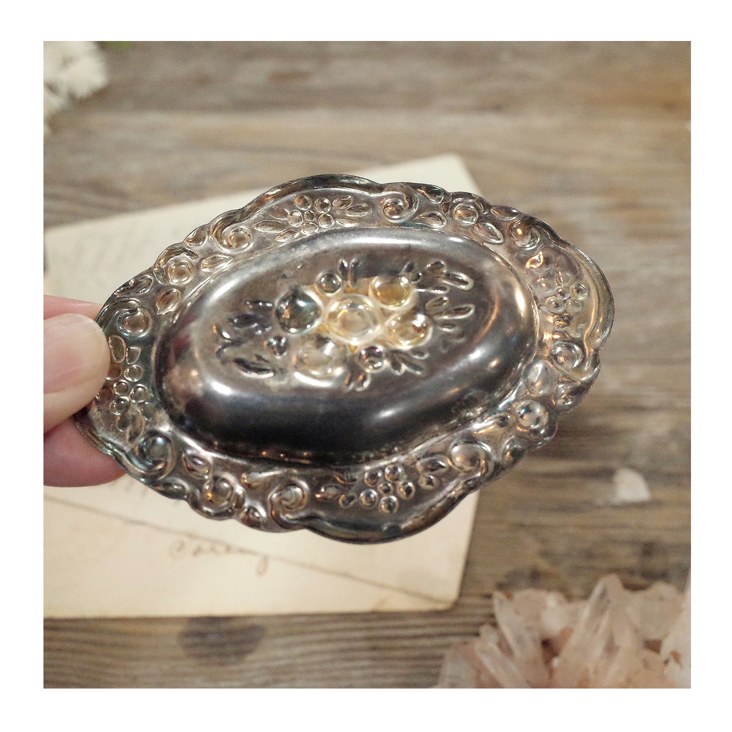 西班牙老件.浮雕花卉金屬小盤.鐵鍍銀小金屬製物盤.歐式古典巴洛克風格.小巧迷人#收藏品
