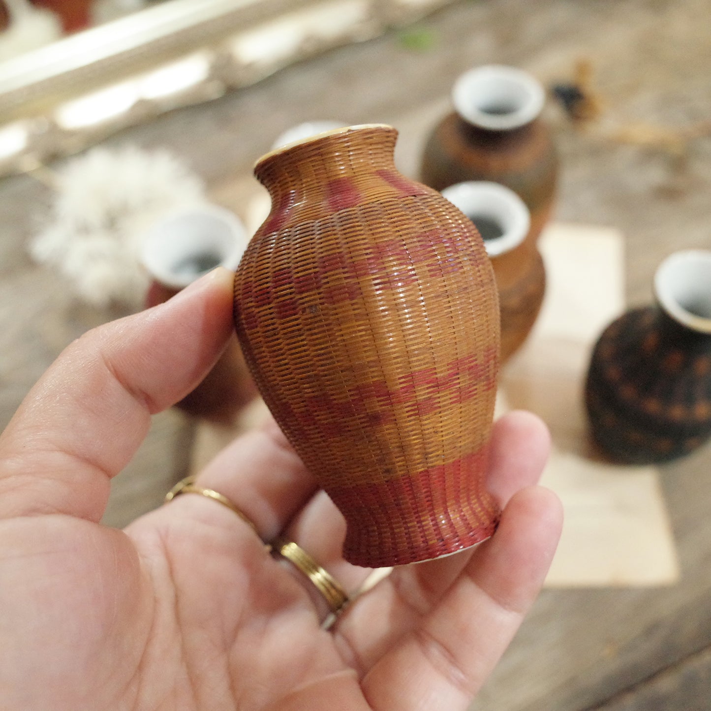 老件.精緻迷你(竹)編織陶瓷小花瓶.小花器.細目編織瓷膽.單入售#古董#收藏品