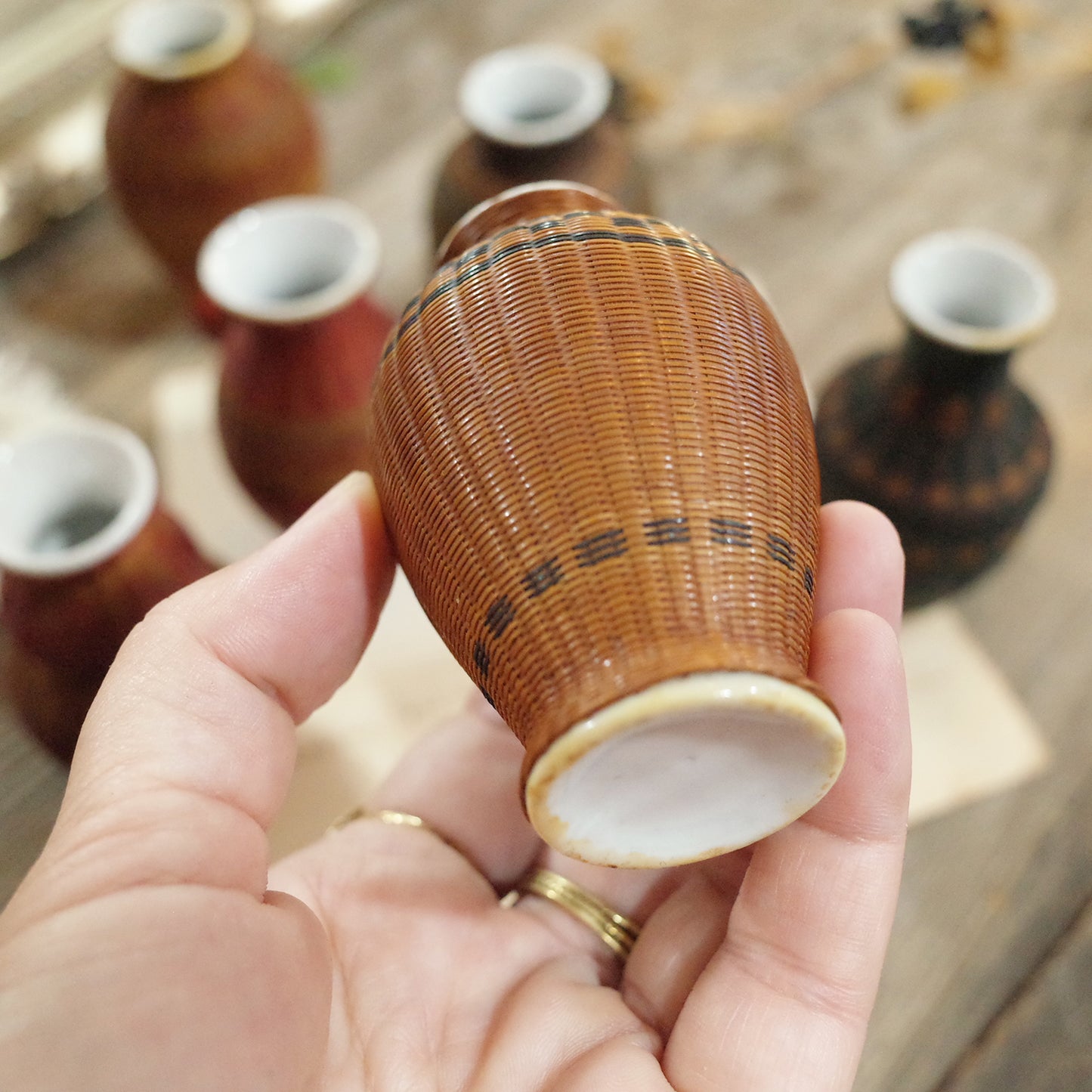 老件.精緻迷你(竹)編織陶瓷小花瓶.小花器.細目編織瓷膽.單入售#古董#收藏品
